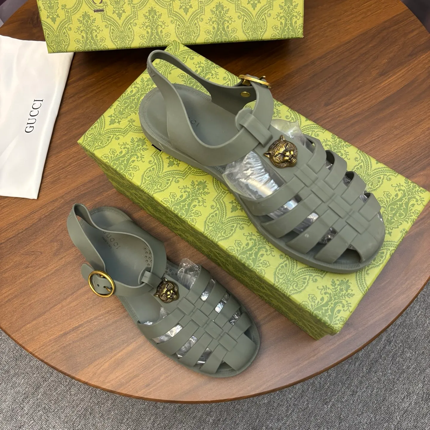 Men's shoes 260💰 [Gucci] Counter quality, top-quality original goods, real photos! Original TPU material, fine workmanship, comfortable; genuine 1:1 replica Size: 36 ~ 46